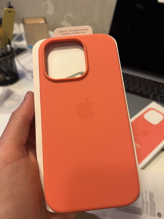 Чехол на iPhone 16 Pro