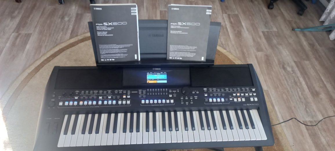 Синтезатор YAMAHA PSR-SX600.