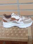 Modelo Guess inspirado
