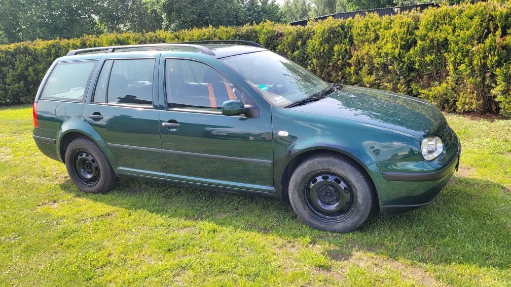 Vw Golf  1.6 rok 2000 nowy  przegląd