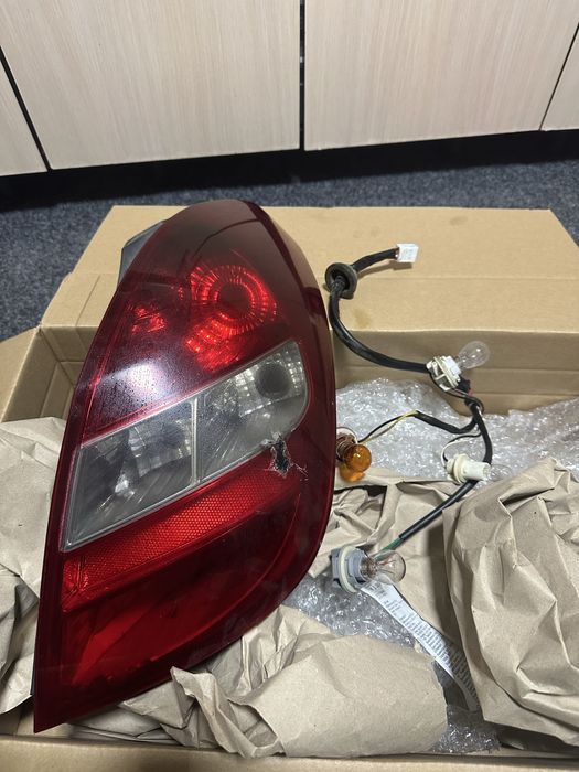 Hyundai i20 хундай задній стоп задній задня фара права