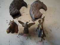 Peças em latão, águia, cavalo, etc