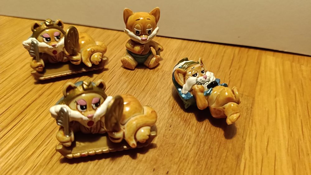 Kolekcjonerskie drakulkii kotki i krasnoludek