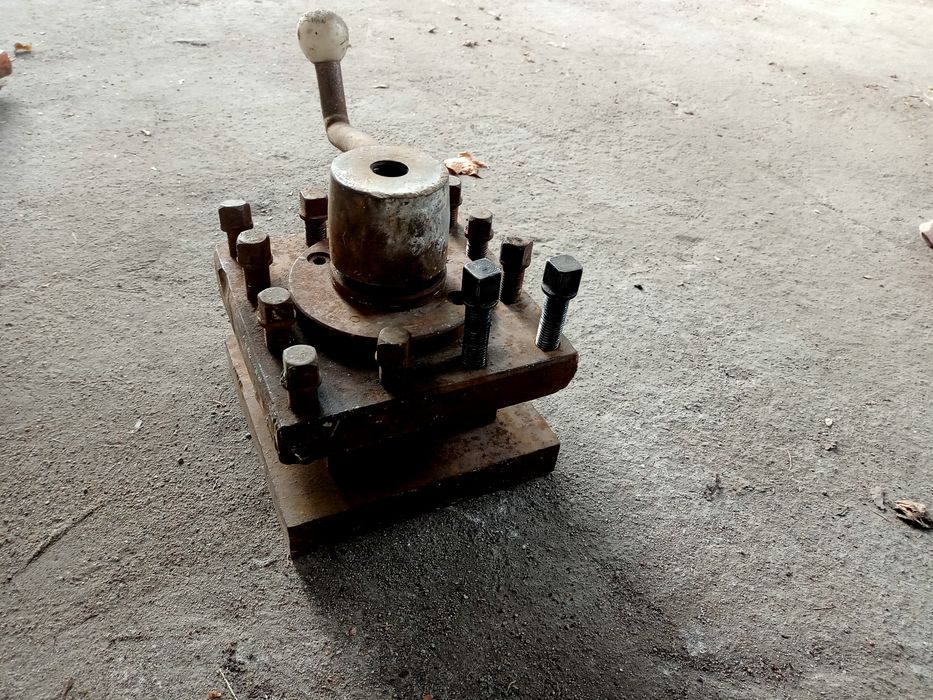 Imak nożowy tokarni