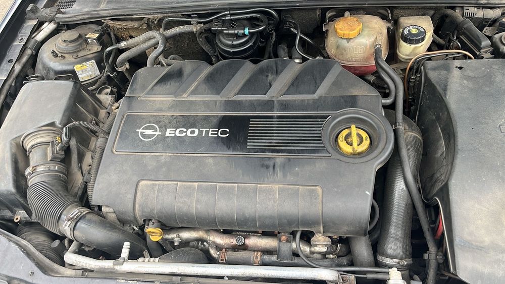 Opel sigum 1.9cdti na części zderzak xenon maska