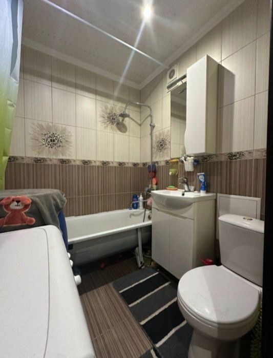 Продам двокімнатну квартиру в центрі міста.