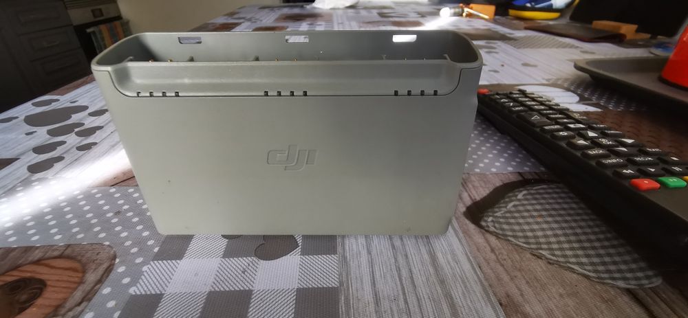 Carregador Hub de baterias Dji mini2 novo praticamente