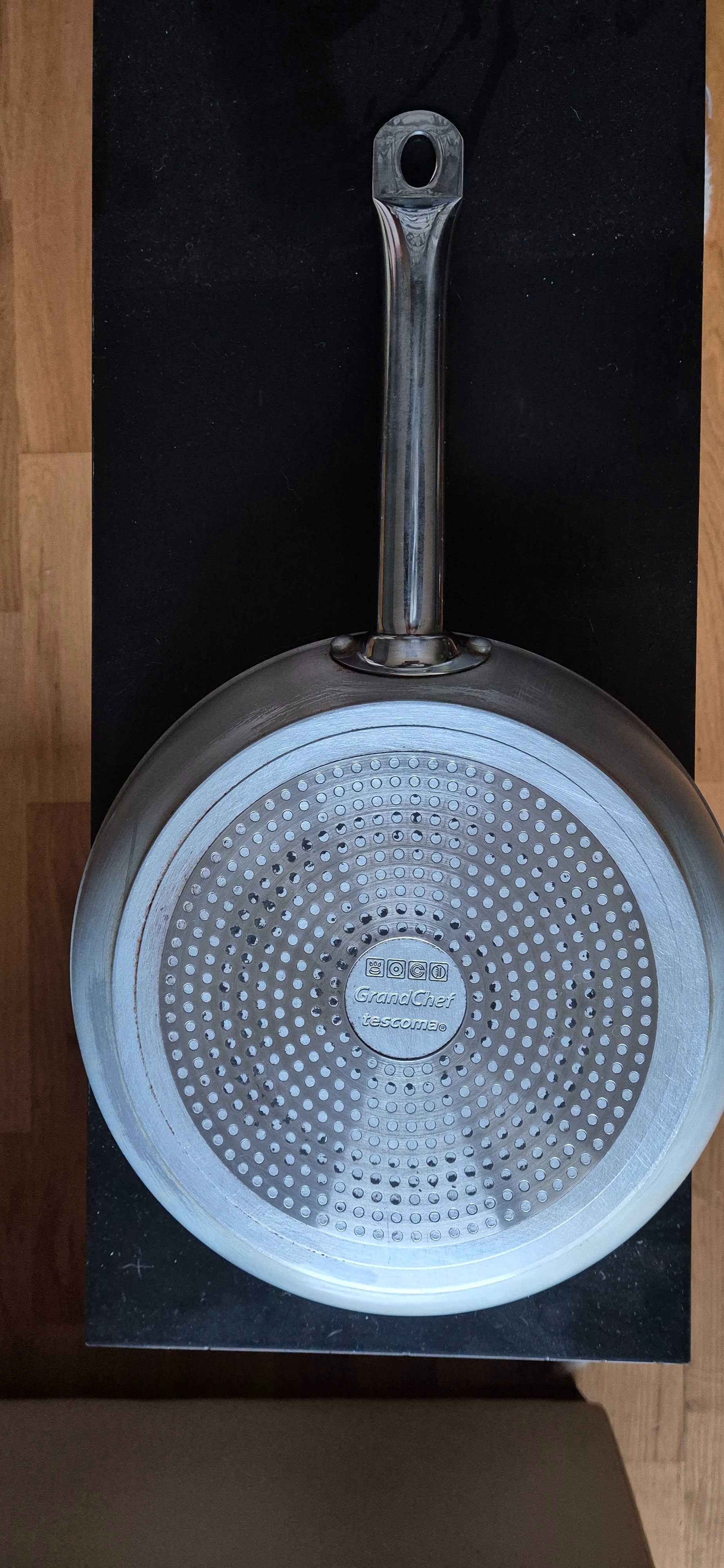 Patelnia GrandCHEF 28cm, długa rękojeść