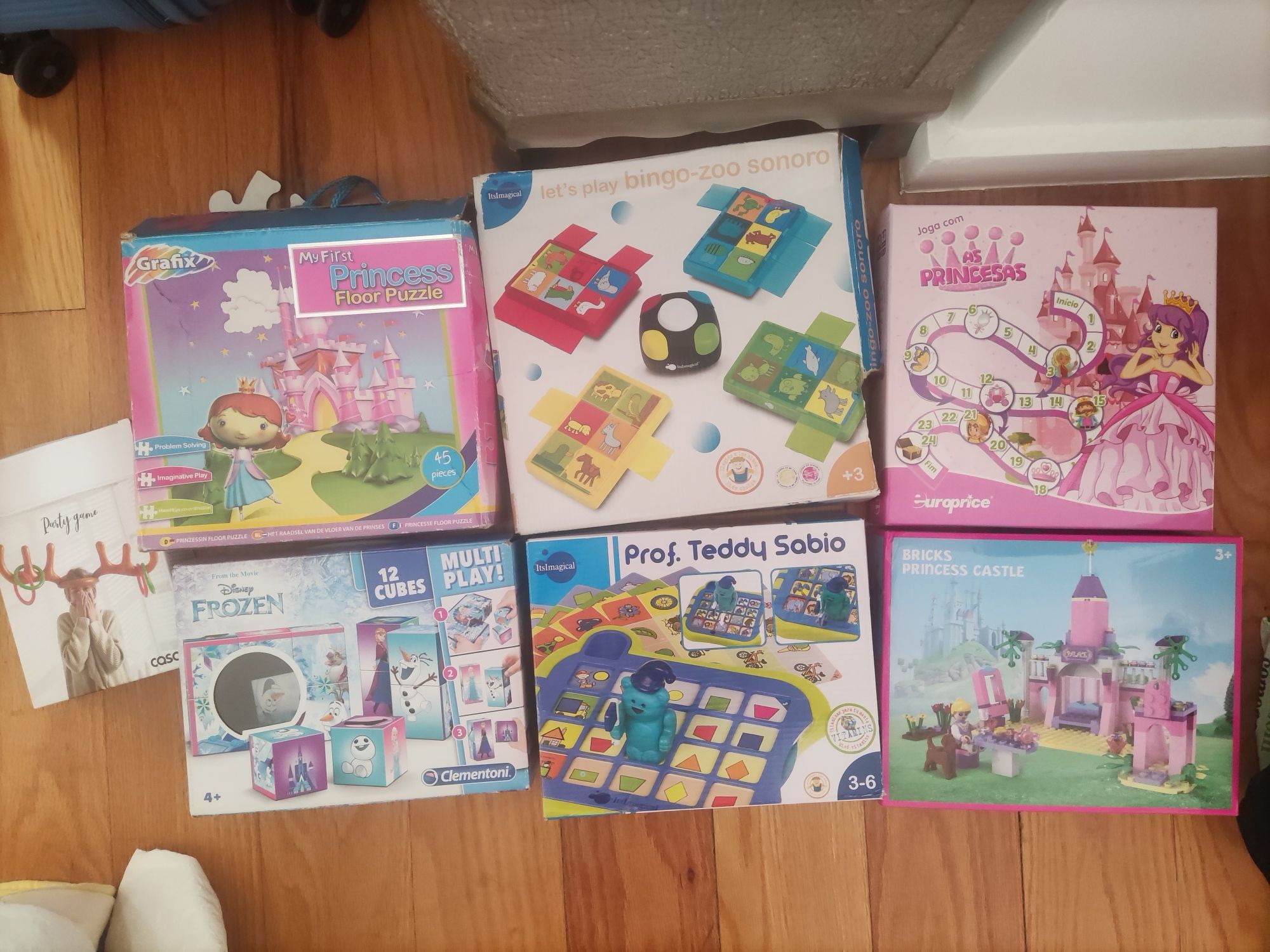Conjunto de brinquedos e jogos