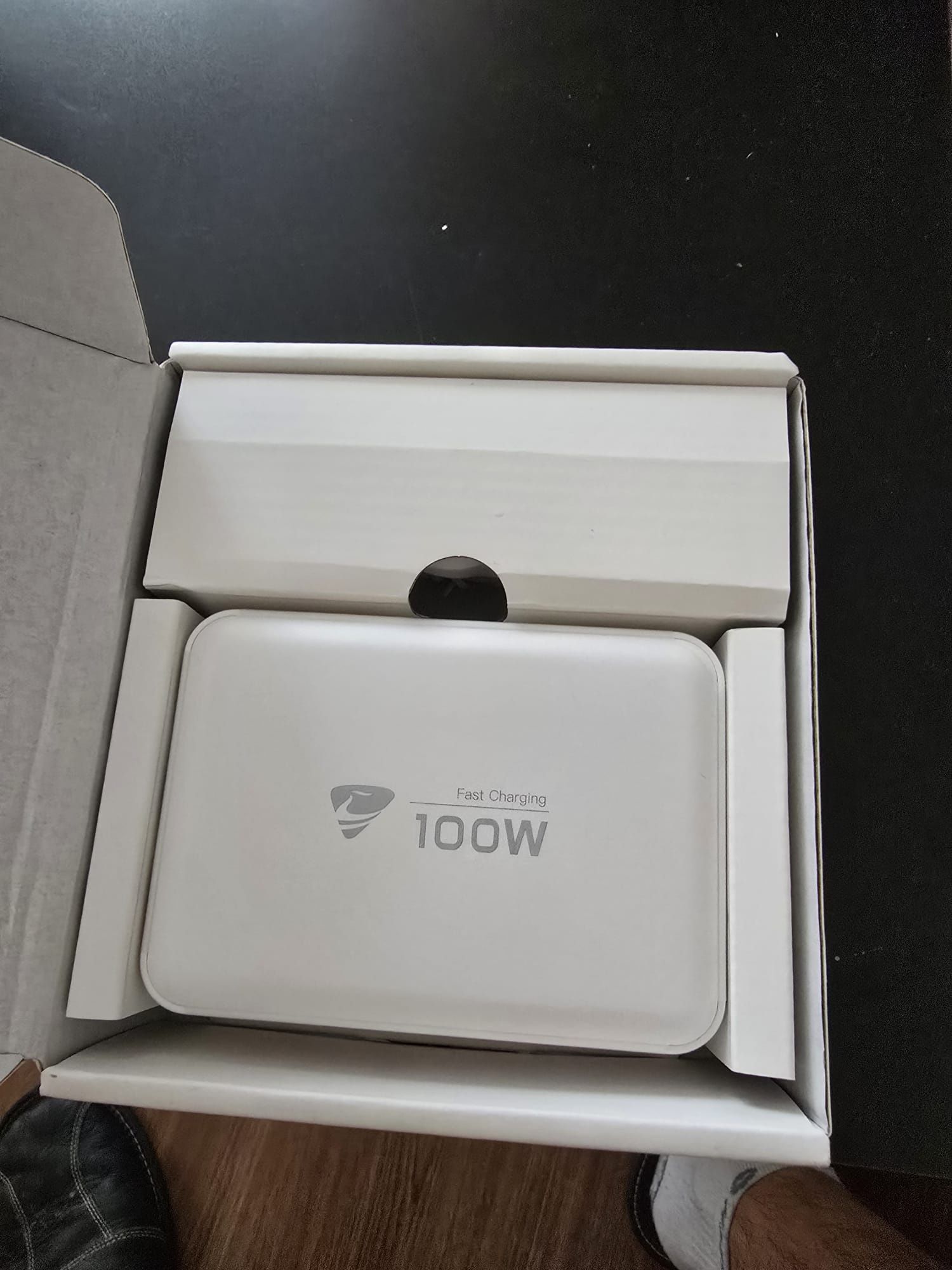 Szybka ładowarka USB-C Aione o mocy 100w