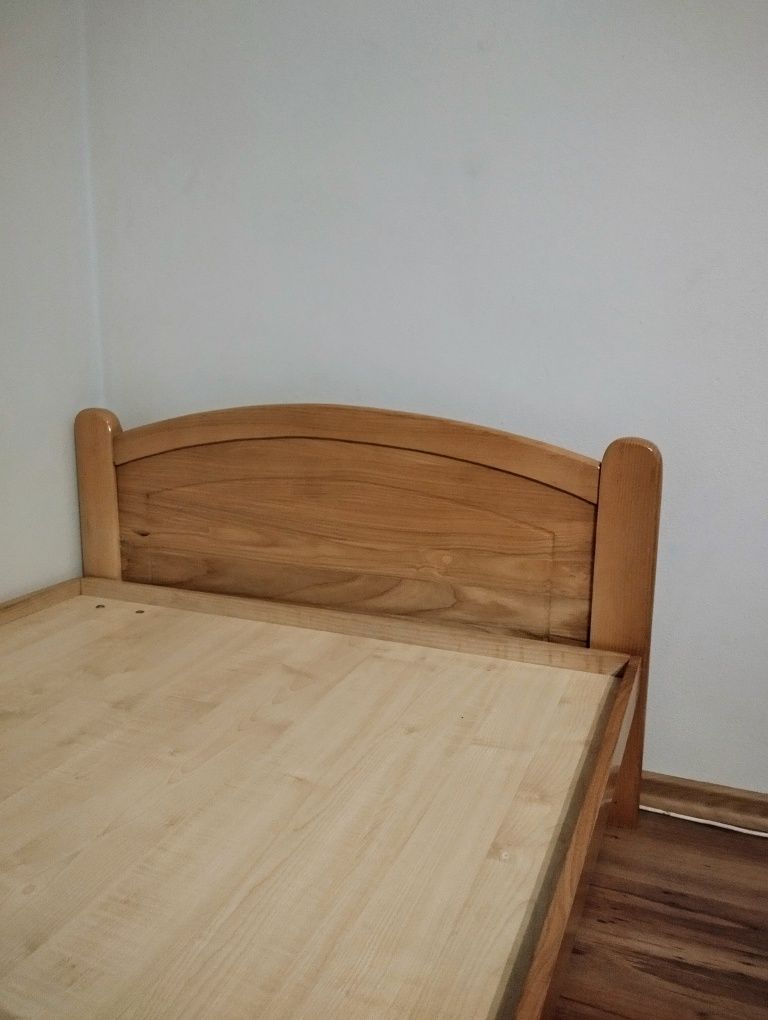 Łóżko drewniane pojedyncze