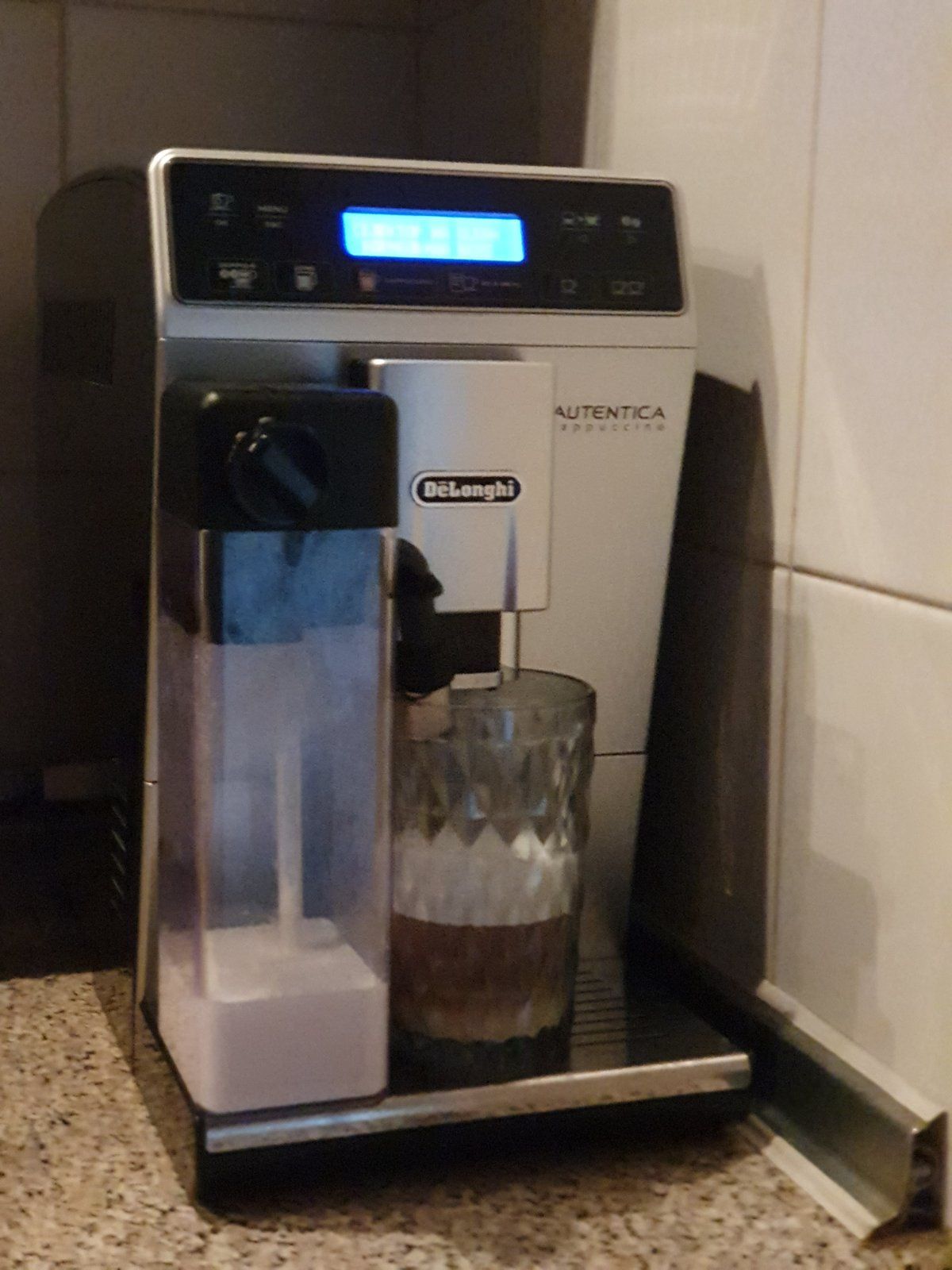 Кавомашина автоматична Delonghi Autentica Cappuccino ETAM 29.660.SB