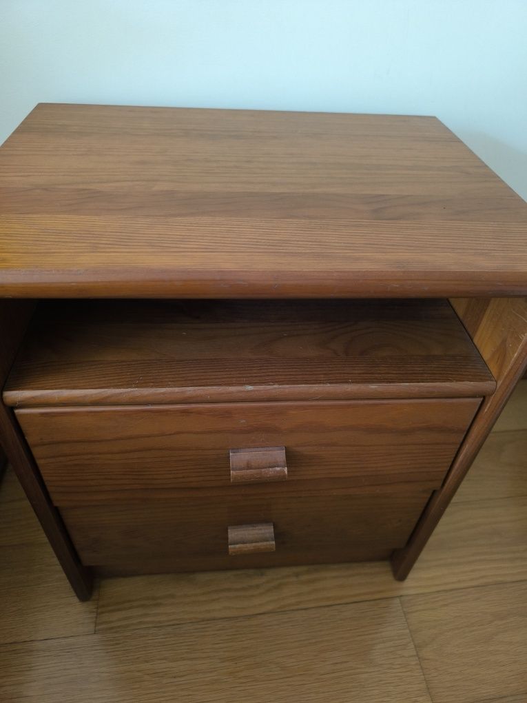 Cama + colchão + estrado + mesa de cabeceira