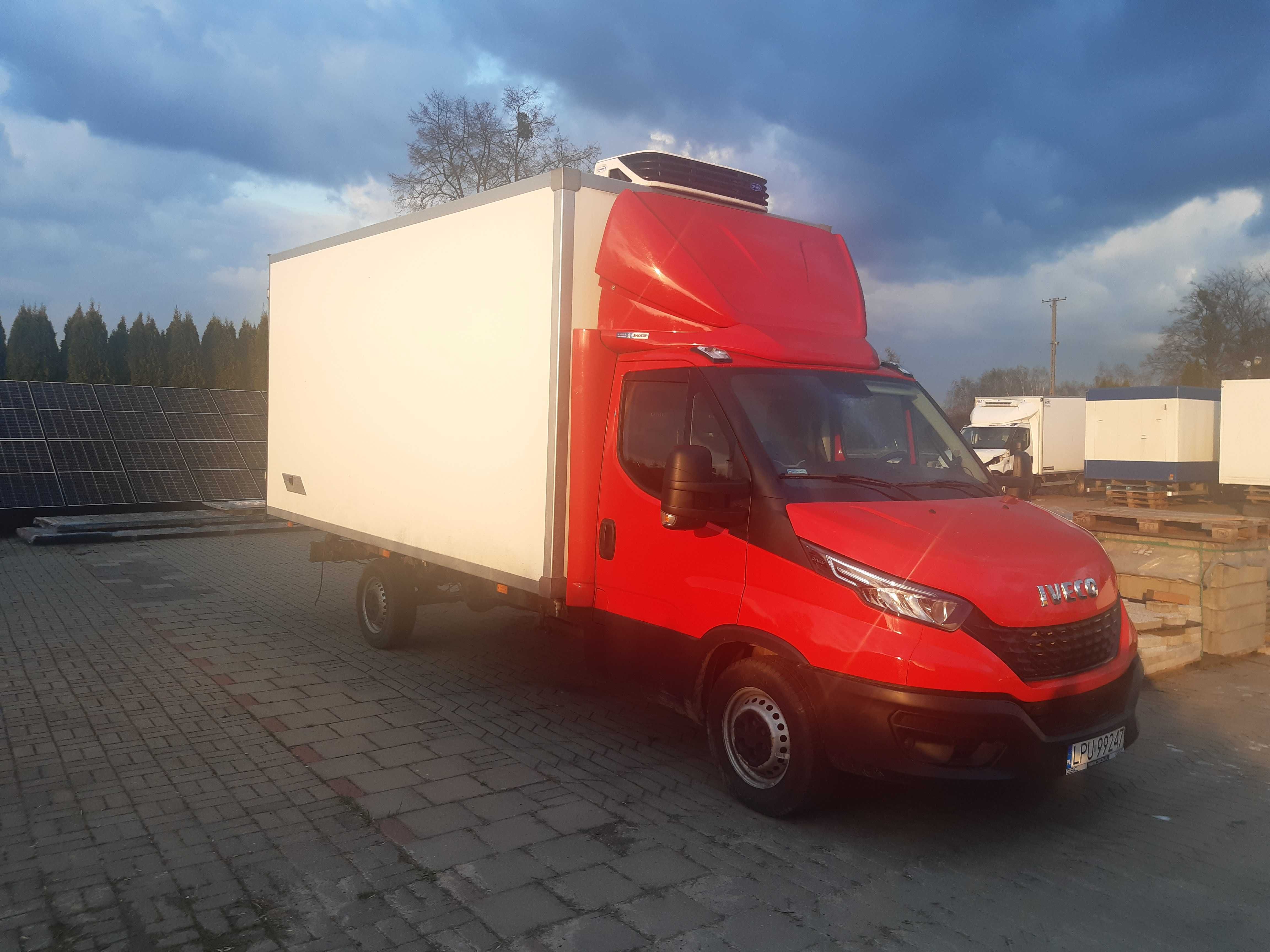 kontener izoterma z Iveco Daily drzwi boczne  wymiary 4.2 dł ,h 2,2m