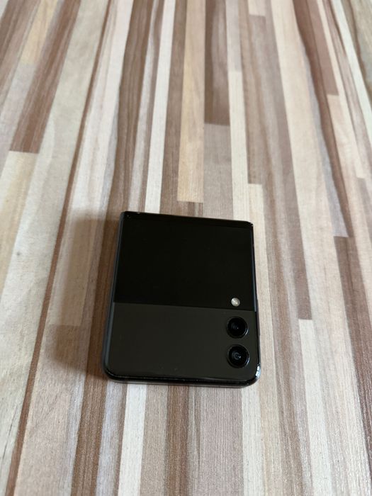 Samsung Galaxy Z Flip3 5G 8 GB RAM 128 GB