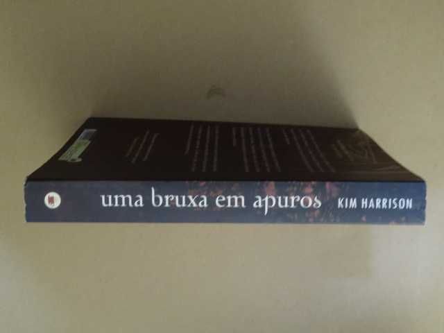 Uma Bruxa Em Apuros de Kim Harrison - 1ª Edição