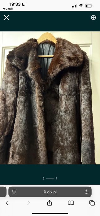 Długie brązowe futro naturalne z królika, wiązane w talii