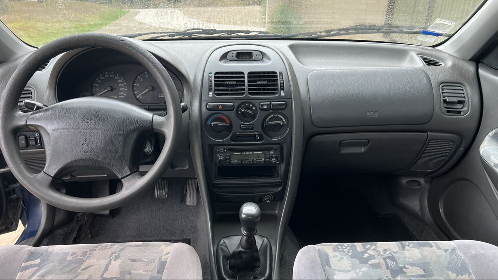 Mitsubishi Carisma ano 1999 gasolina trato financiamento