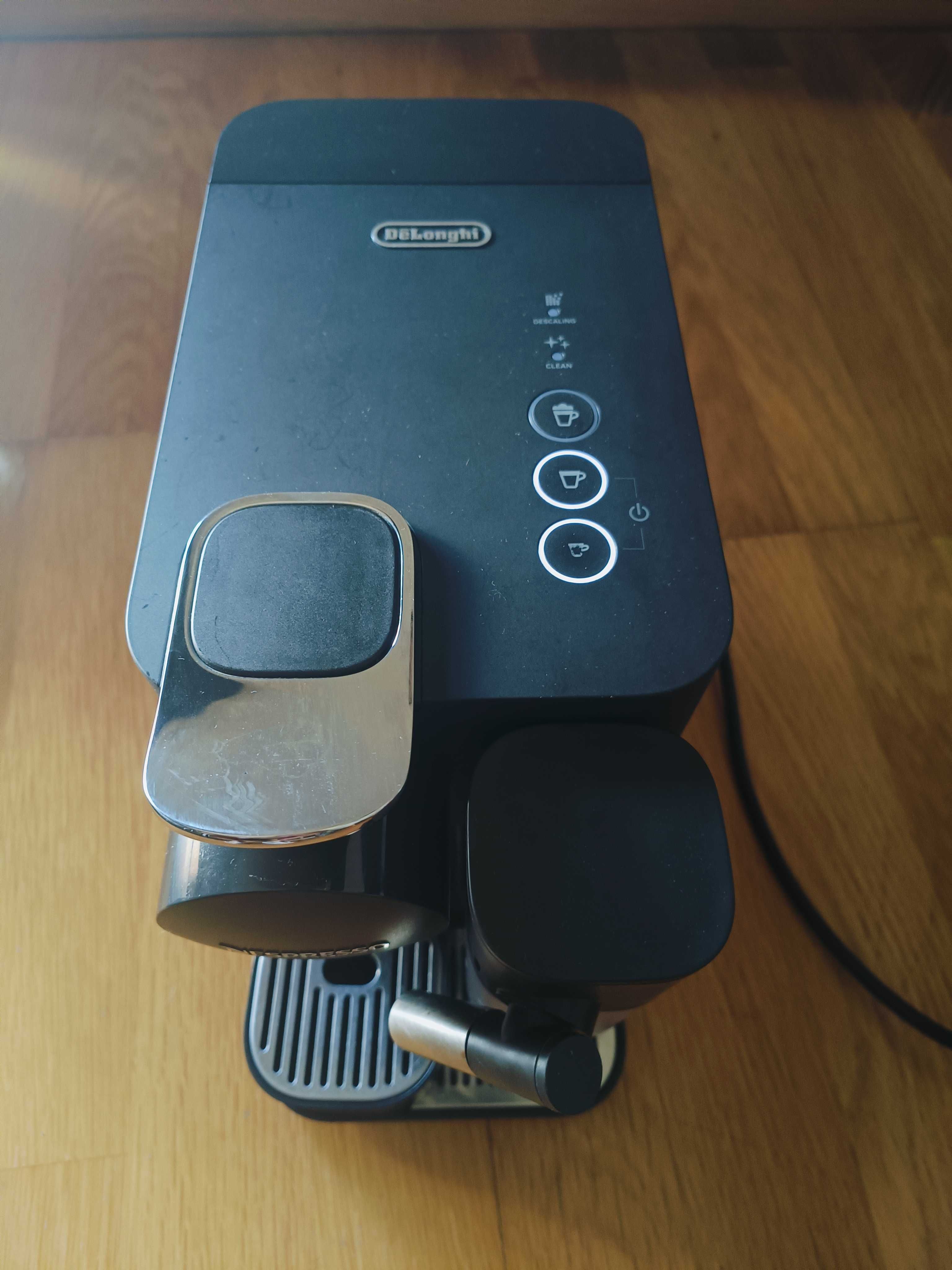Máquina café Lattissima One Nespresso