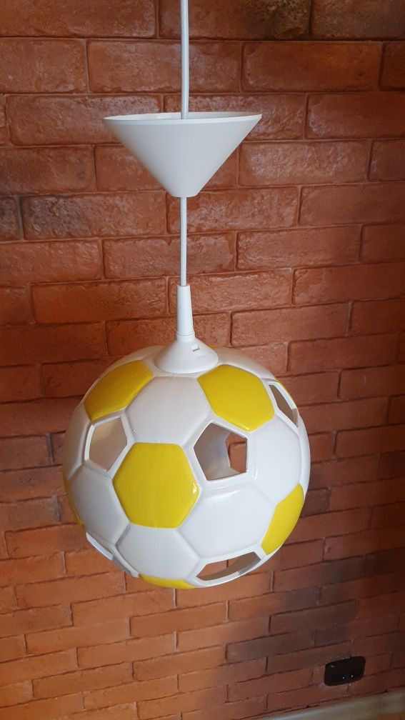 Lampa sufitowa wisząca w kształcie piłki