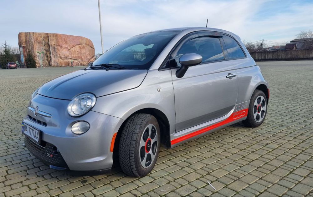 Машина Fiat 500e