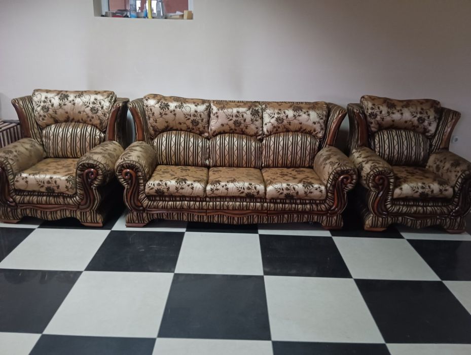 Продам Диван і два крісла в ідеальному стані продаж з рук в руки