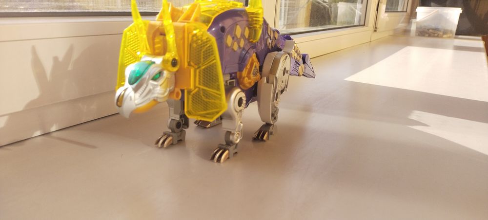 Робот Dinobots в хорошому стані