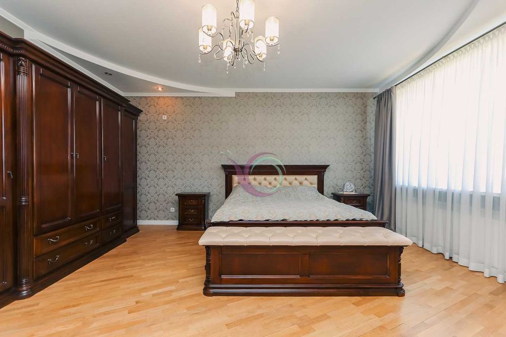 3-х поверховий будинок з ремонтом та власним подвір’ям в с. Крихівці