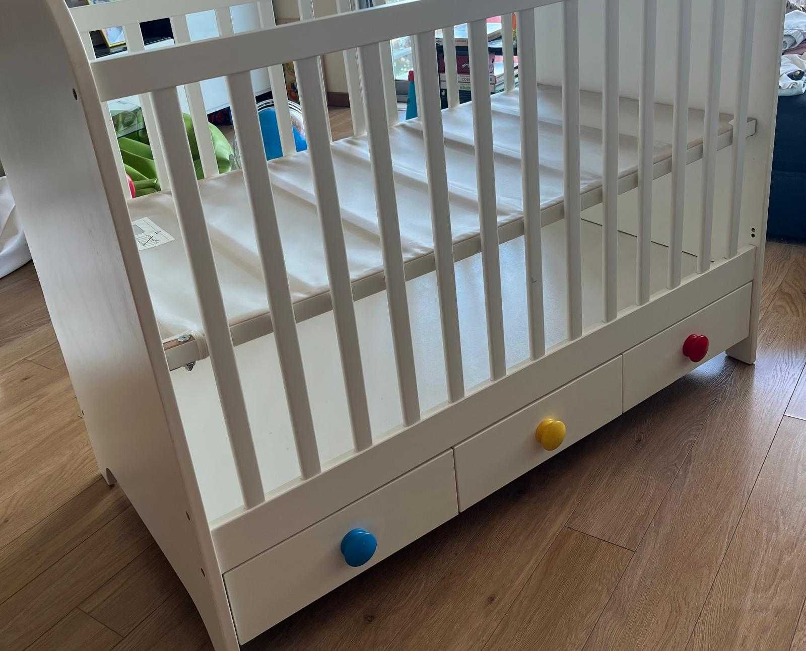 Berço IKEA com três gavetas - 60x120 cm