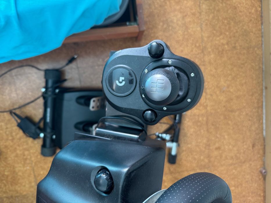 Conjunto Logitech Gamer – Volante, Pedais e Shifter