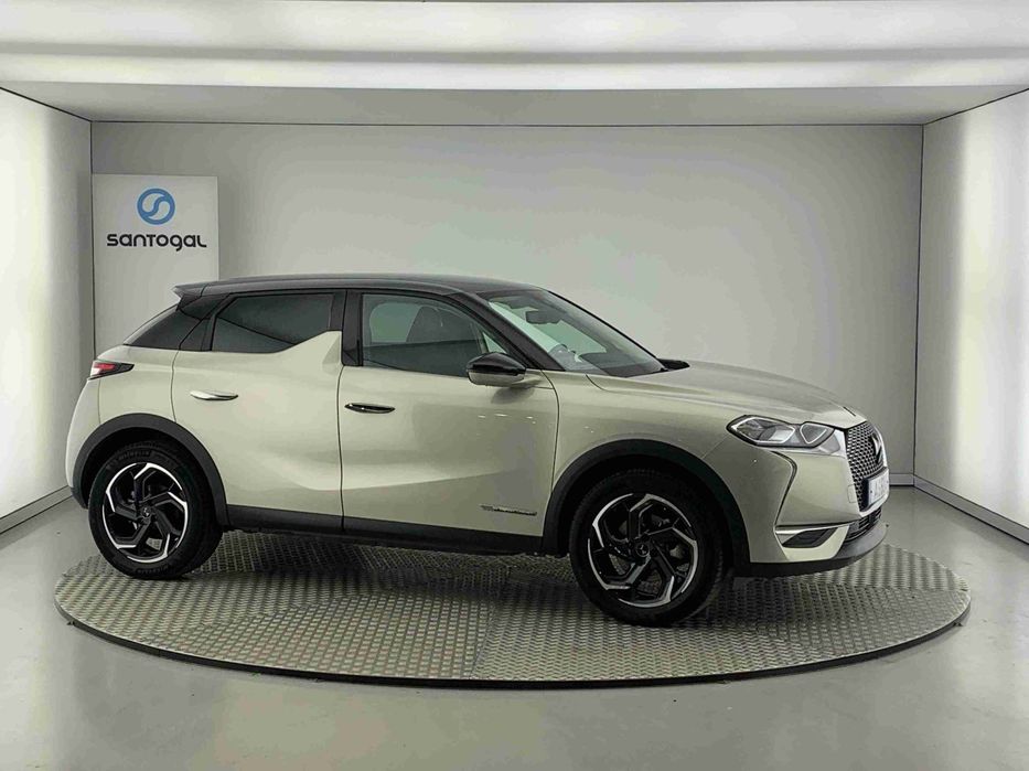 DS DS3 Crossback E-Tense Roofs of Paris