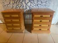 2 mesas de cabeceira, madeira maciça, 4 gavetas cada, usadas
