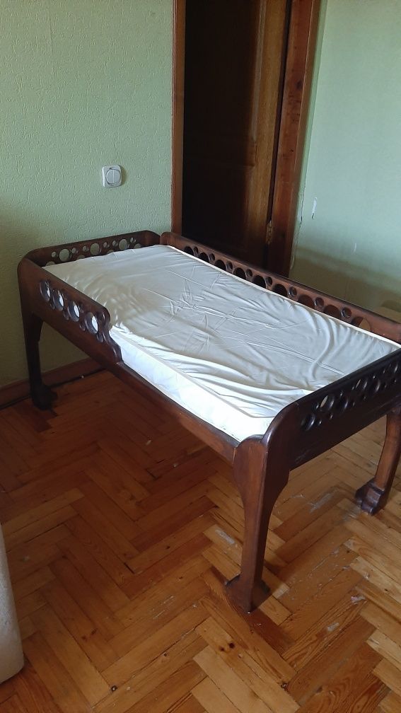 Кроватка дитяча деревяна