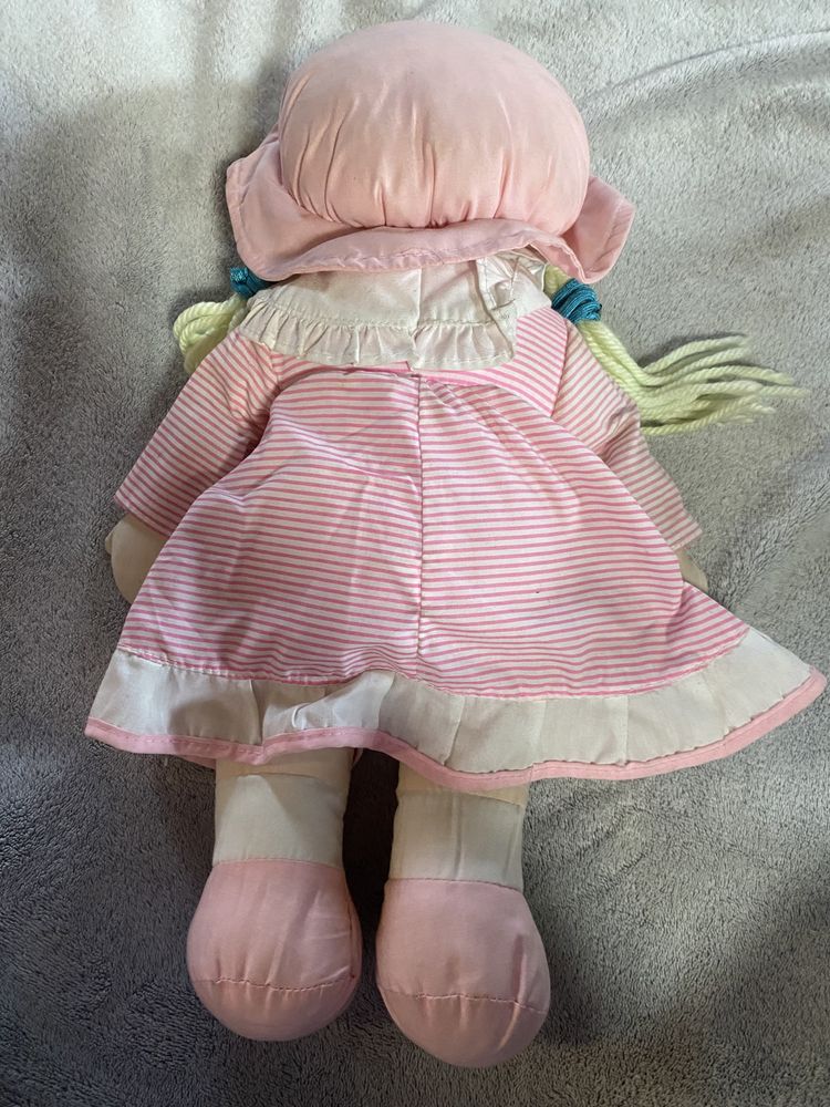 Pluszowa różowa lalka