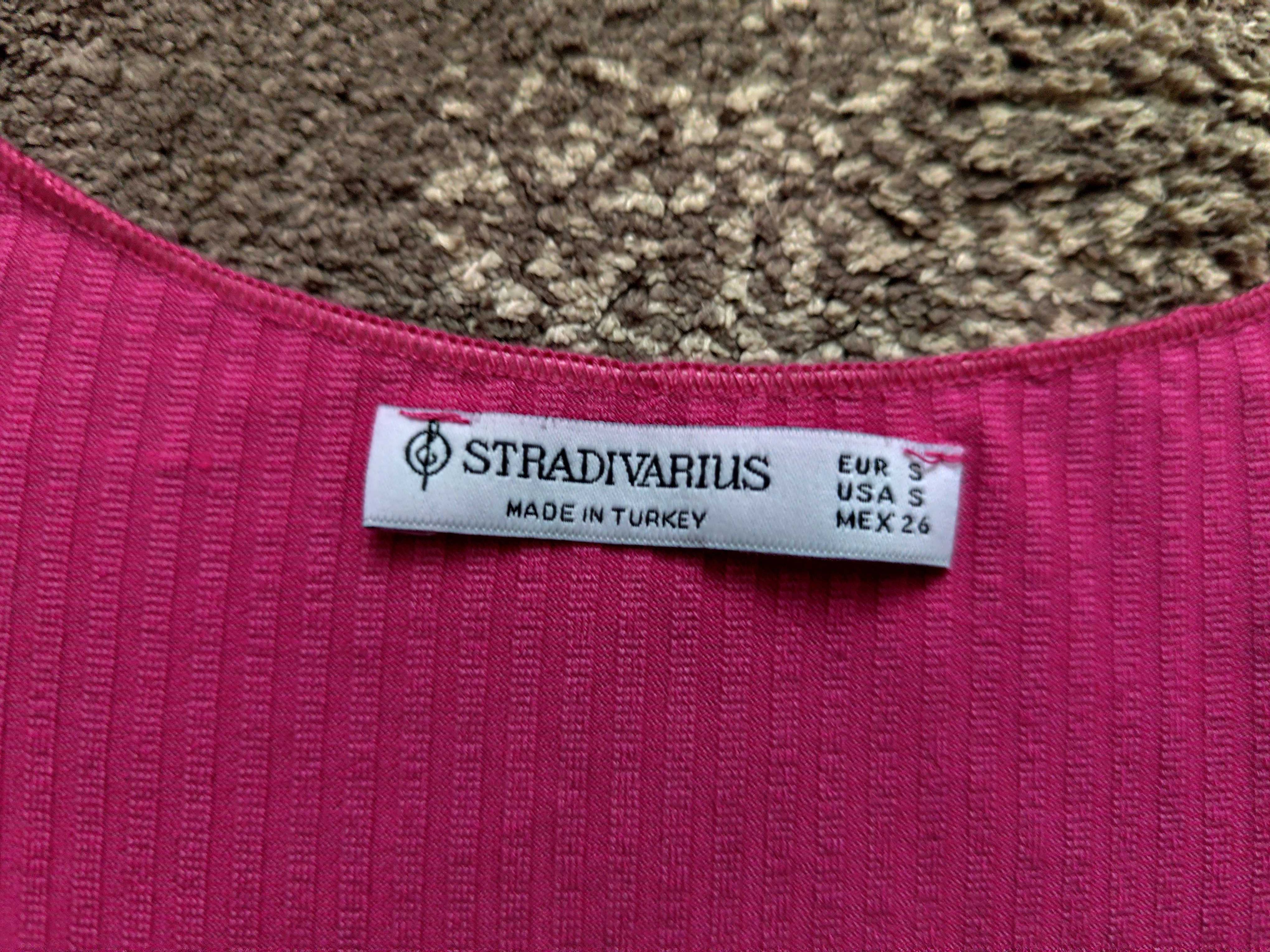 Różowa bluzka prążkowana Stradivarius
