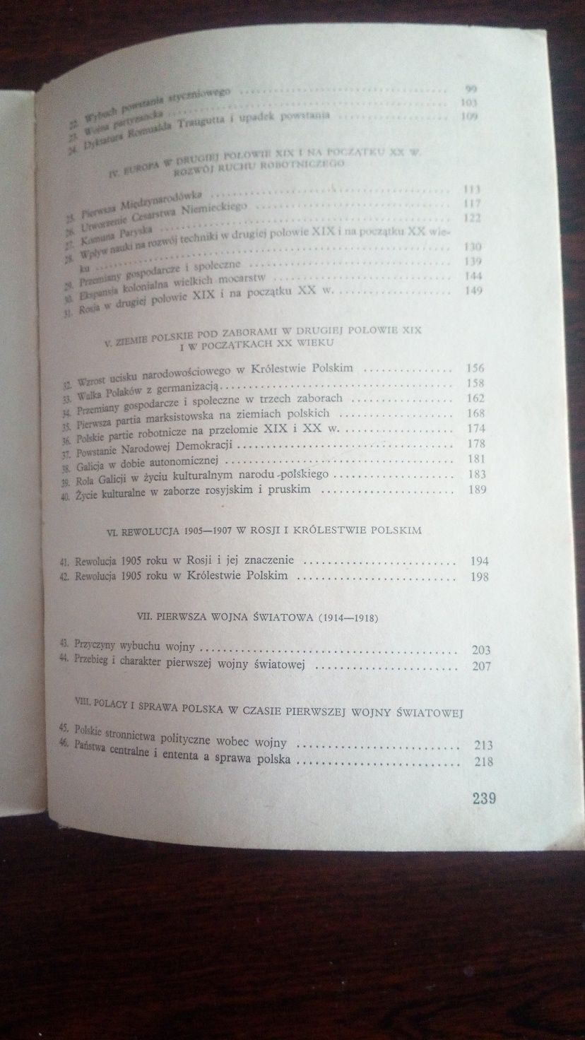 94. Stary podręcznik do historii z 1971 r
