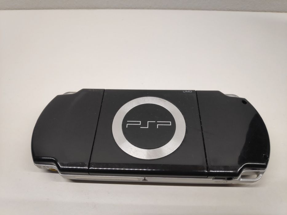 Consola PlayStation Portátil (PSP) com oferta de suporte e 1 jogo