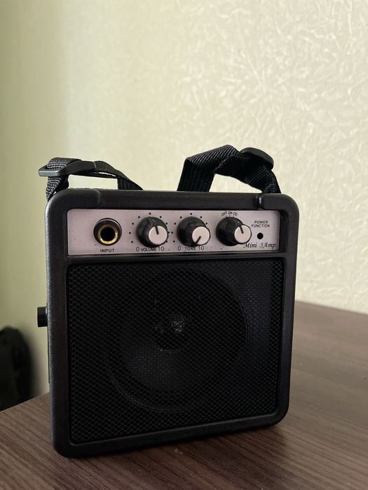 Продам комбрпідсилювач для електрогітари + шнур