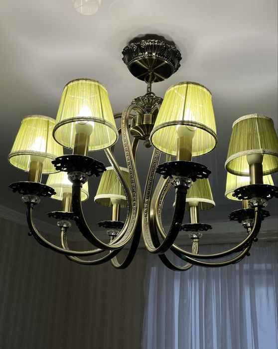 Продаж люстри в кімнату/кухню