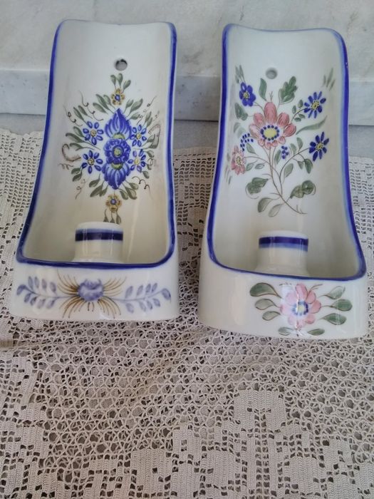 Dois castiçais em loiça de Viana do Castelo