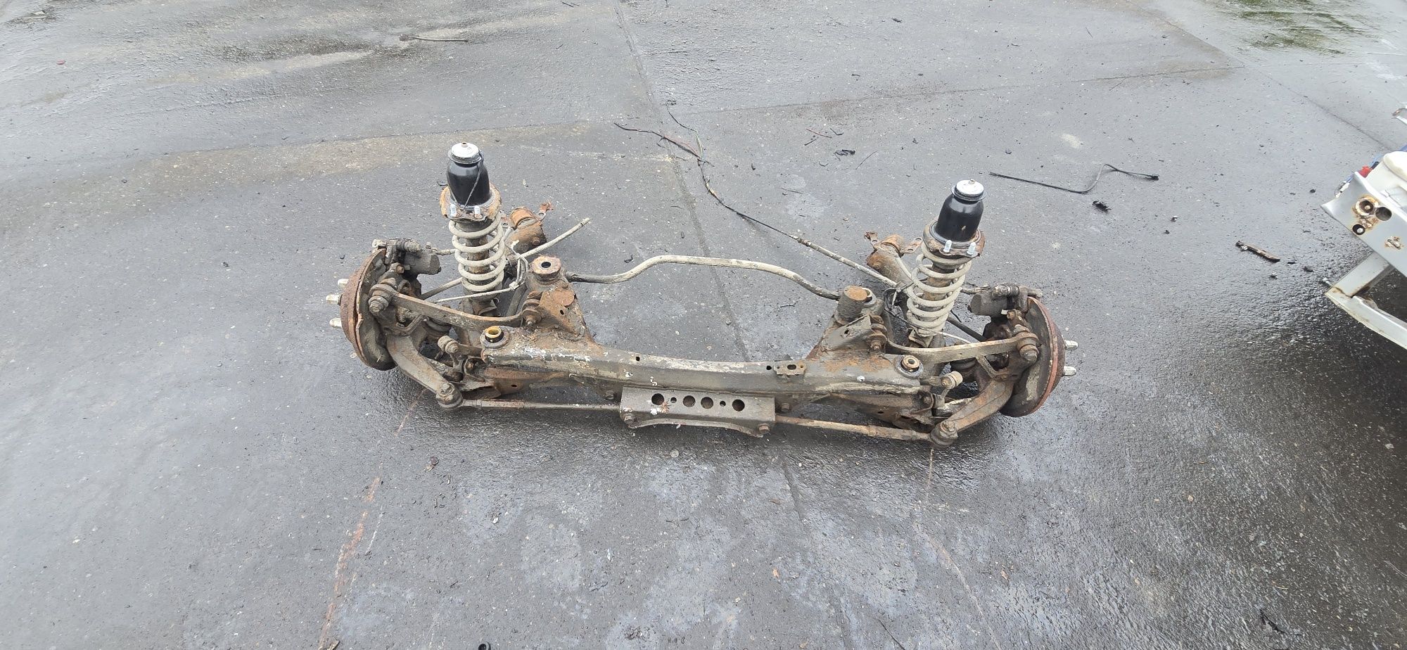 Belka oś sanki tył kołyska Toyota Avensis T25 2.0  2007 rok