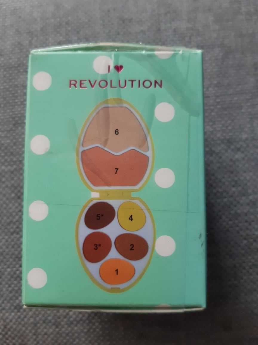 Cienie do powiek Revolution