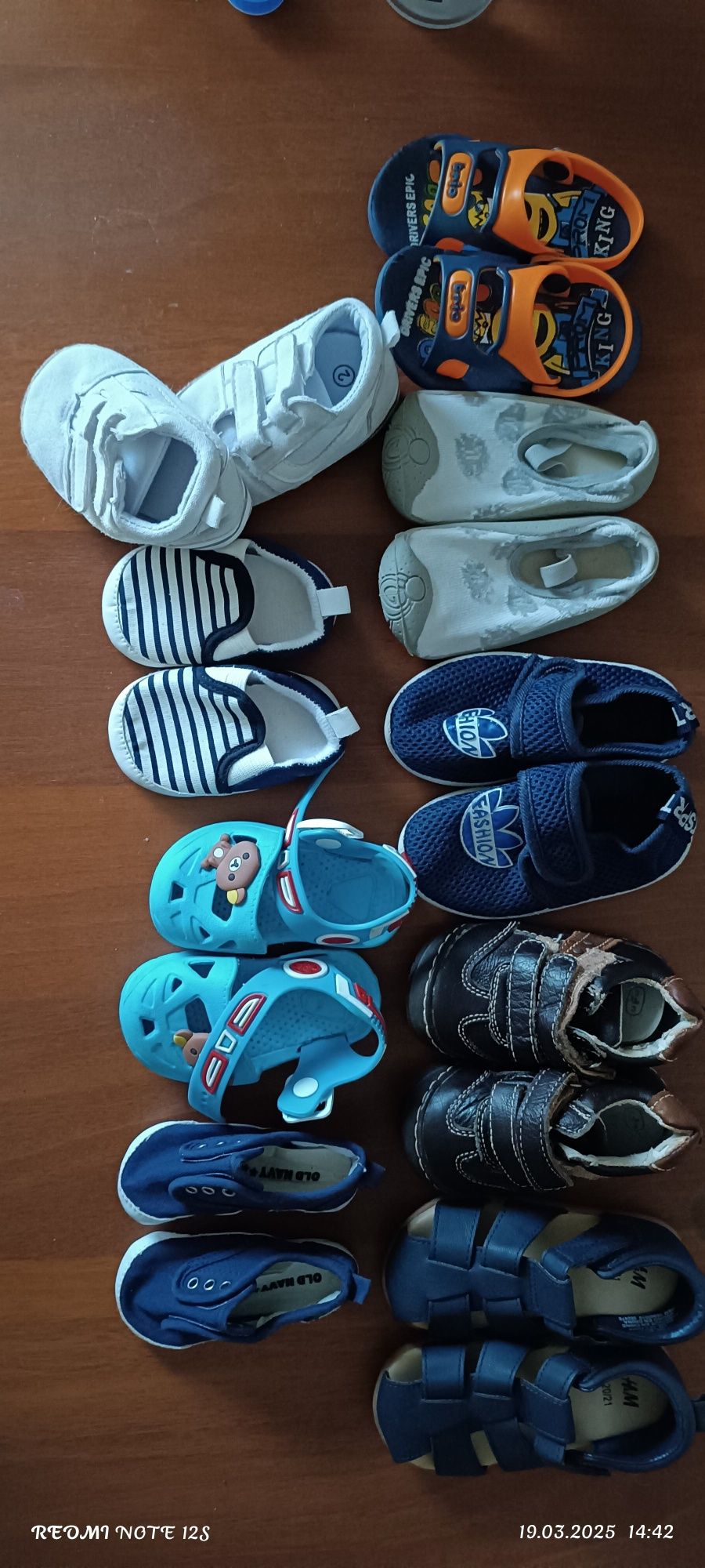 Дитяче взуття кросівки,пінетки , босоніжки,кеди,макасини