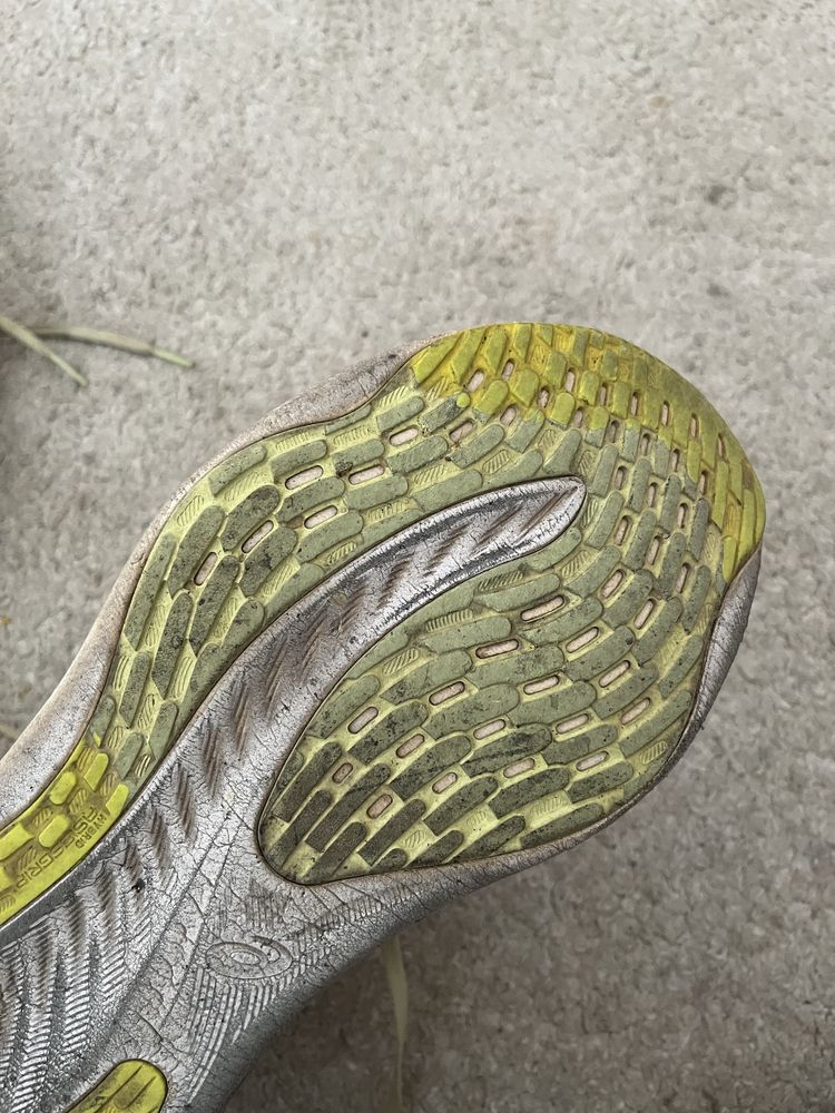 Asics Nimbus 26 (tamanho 42,5)