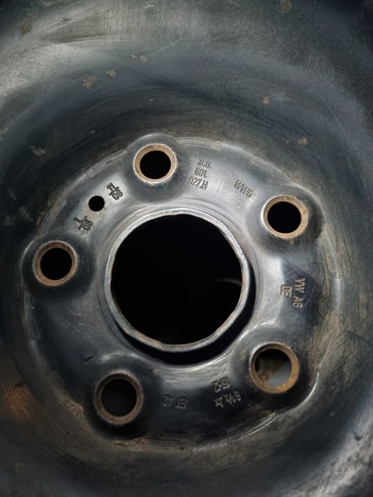 Felgi VW z oponami  215/55/16 zima jeden sezon.