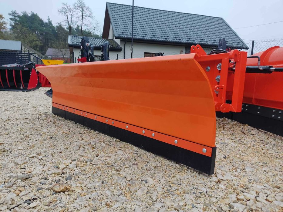 Pług snieżny do ładowacza czołowego tura lub na tuza