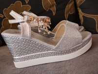 Buty sandały koturny
