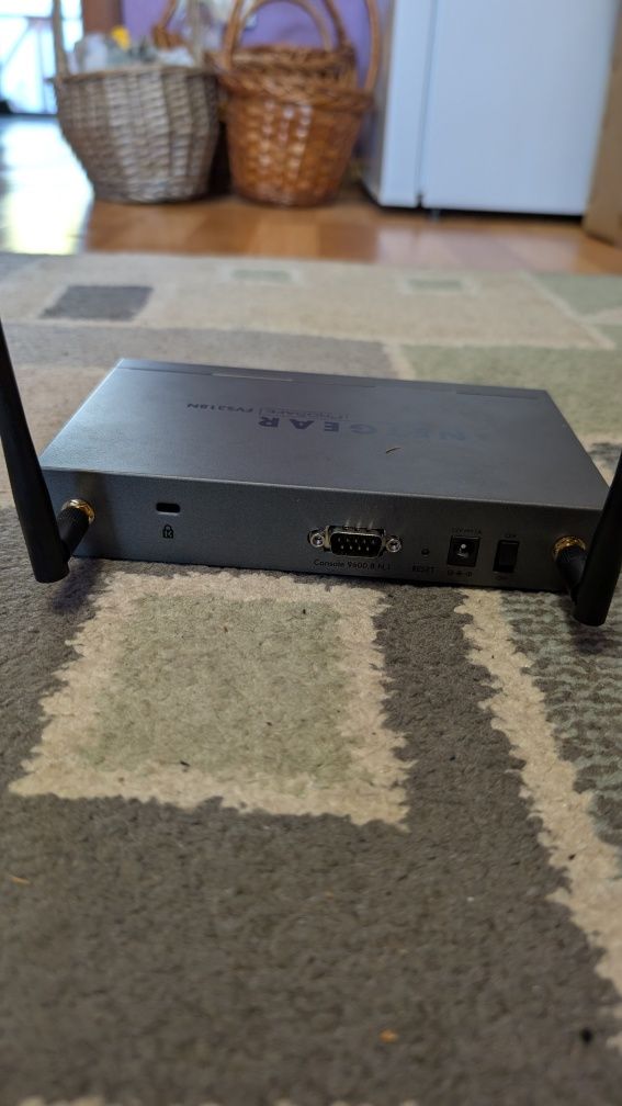 Продам маршрутизатор NETGEAR ProSafe 802.11n VPN FVS318N (FVS318N-100E