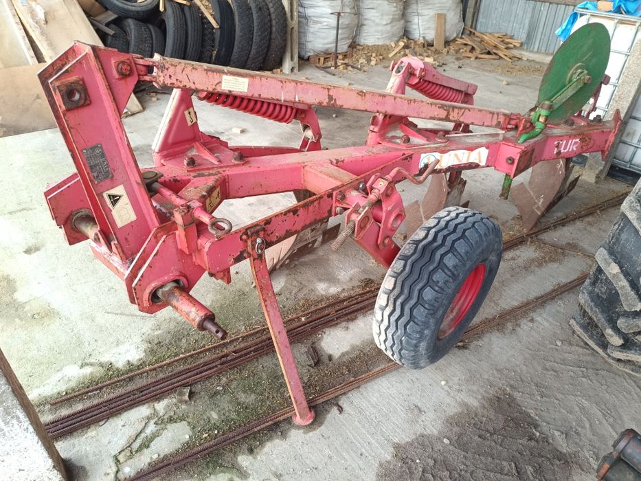 Pług 3 skibowy Unia Grudziądz tur na sprężynach