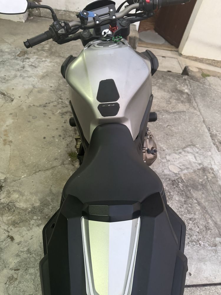 Honda cb 650 r de 2019.